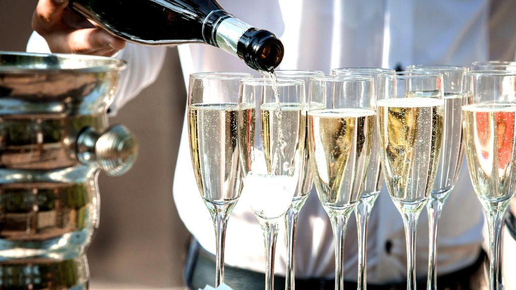 Champagne: start with the bubbles, set the tone